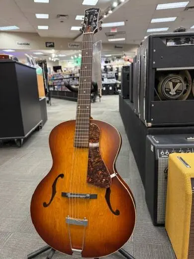 Godin Guitars - G31252